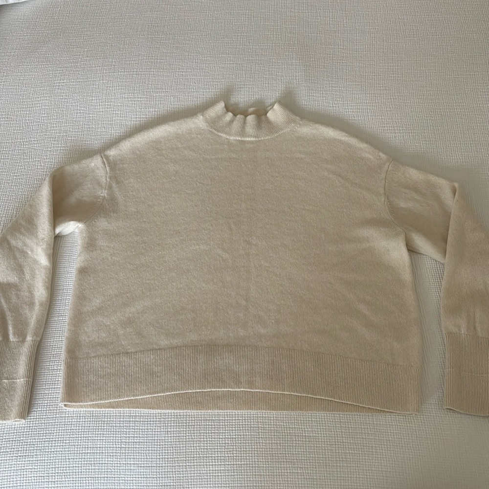 Everlane Cashmere Sweater, size small